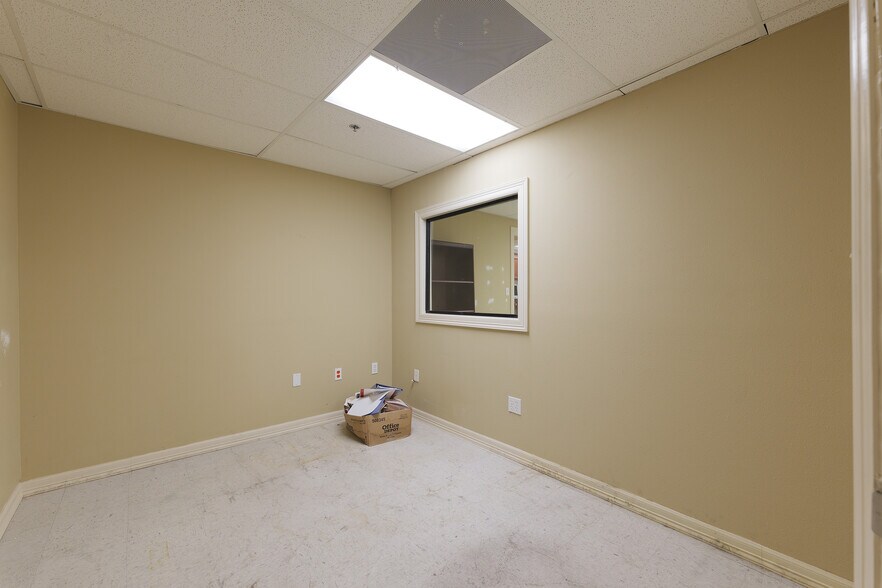 More Photos Of 305 Expressway 83, Mission Medical For Lease