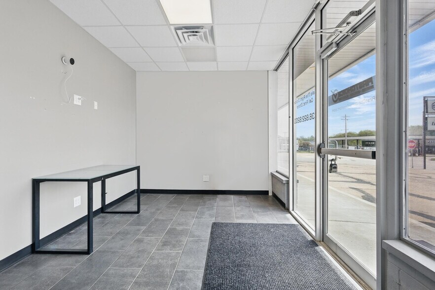 More Photos Of 581 E Cherry St, Troy Freestanding For Sale