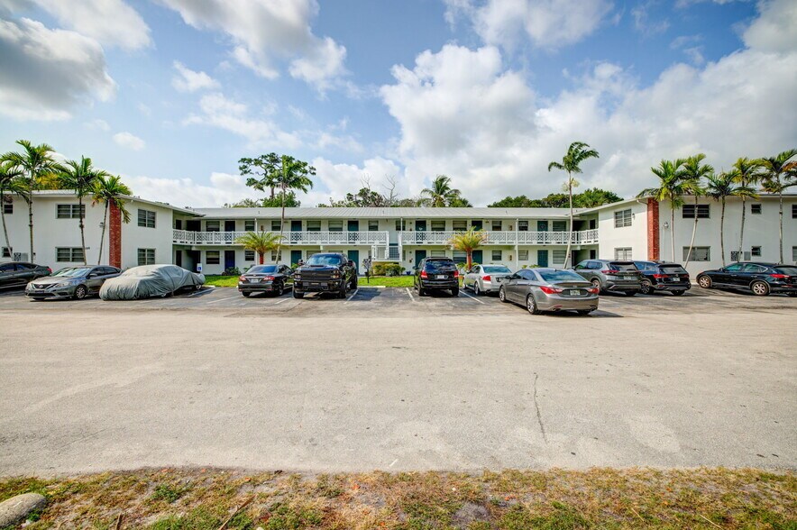 More Photos Of 1916 SW 11th St, Fort Lauderdale Apartments For Sale