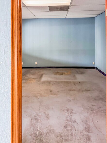 More Photos Of 1615 W Texas St, Fairfield Office Residential For Lease