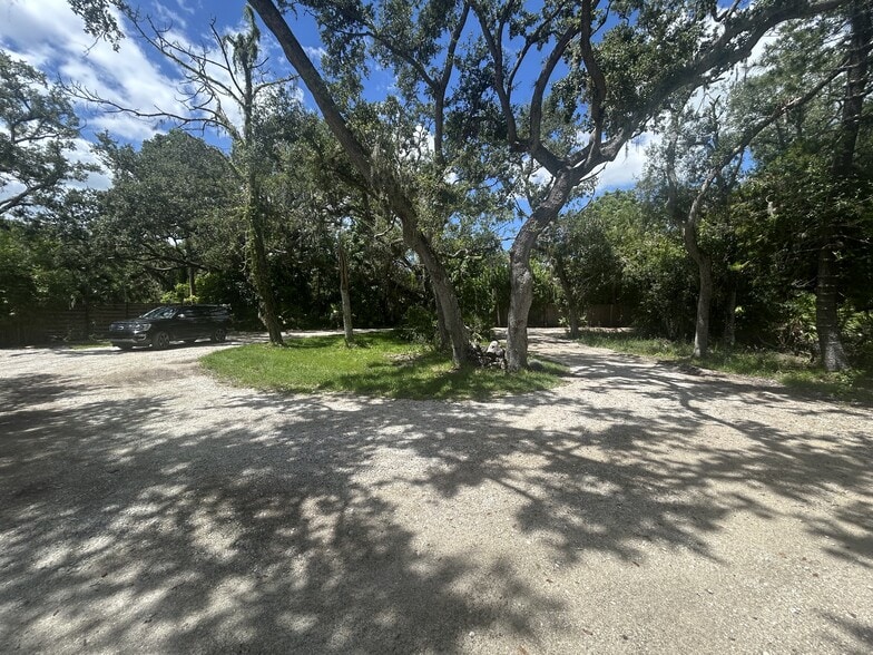 More Photos Of 4242 Gypsy St, Sarasota Warehouse For Sale