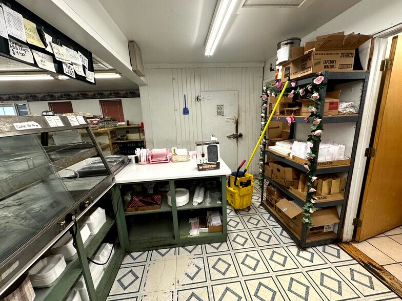 More Photos Of 812 Oklahoma ave, Okeene General Retail For Sale