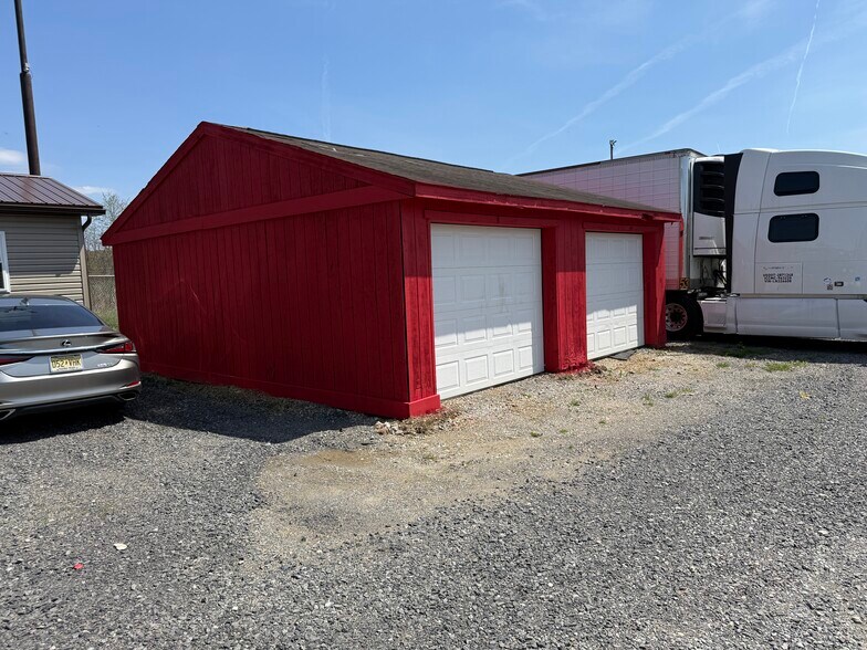 More Photos Of 4881 Pittsburgh Rd, Harrisville Light Distribution For Sale