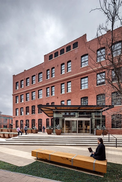 More Photos Of 603 Munger Ave, Dallas Office For Sale