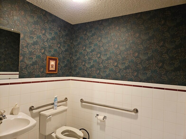 More Photos Of 3165 Cabaret Trl S, Saginaw Office For Sale