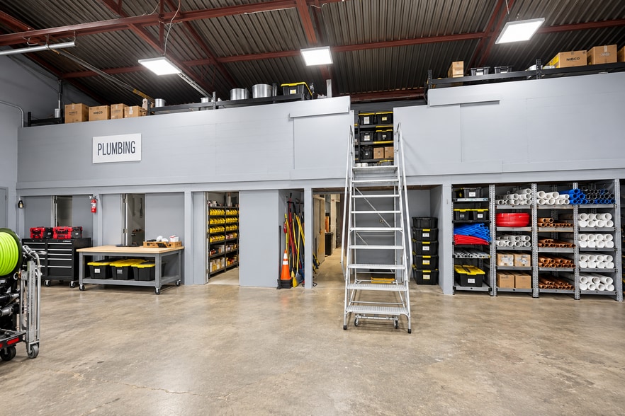 More Photos Of 21 Mainline Dr, Westfield Warehouse For Sale