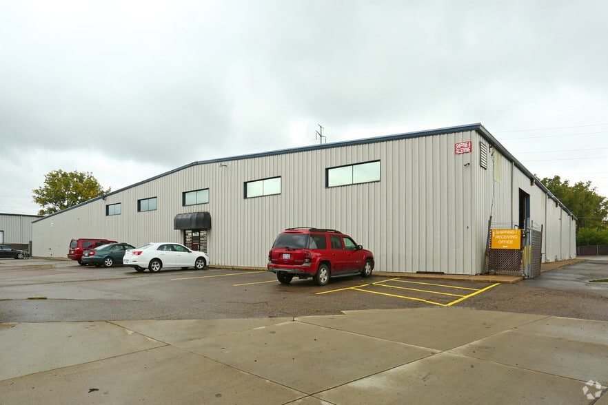 More Photos Of 26125 Trowbridge St, Inkster Warehouse For Lease