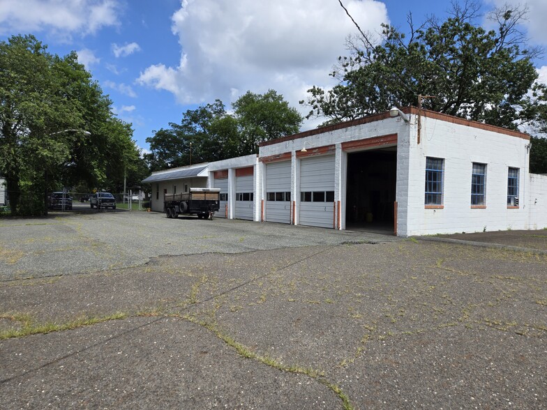 More Photos Of 301 Kuser Rd, Hamilton Showroom For Sale