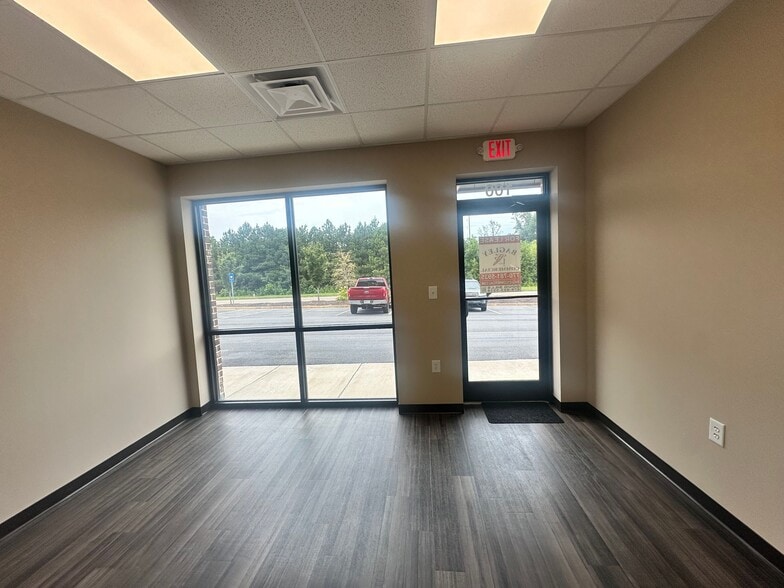 More Photos Of 4830 Marsett Pky, Cumming Light Manufacturing For Lease