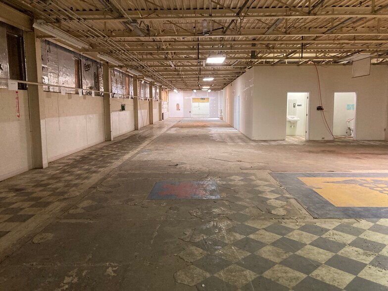 More Photos Of 221 S 31st St, Kenilworth Warehouse For Lease