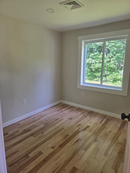 More Photos Of 88 Nashua Rd, Londonderry Office For Lease