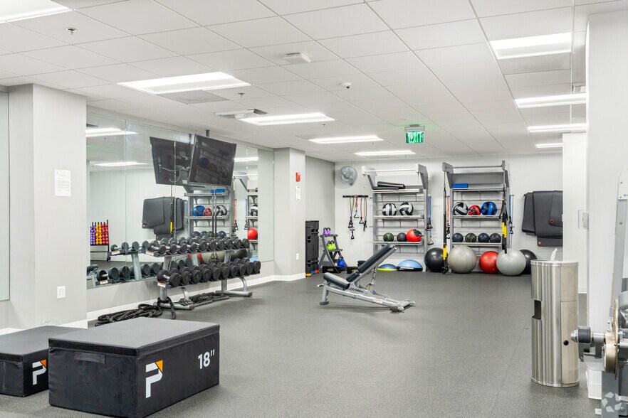 More Photos Of 6400 Arlington Blvd, Falls Church Unknown For Lease