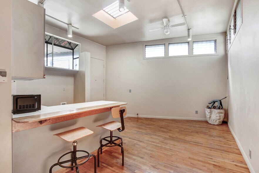More Photos Of 5726 W Washington Blvd, Los Angeles Light Distribution For Lease