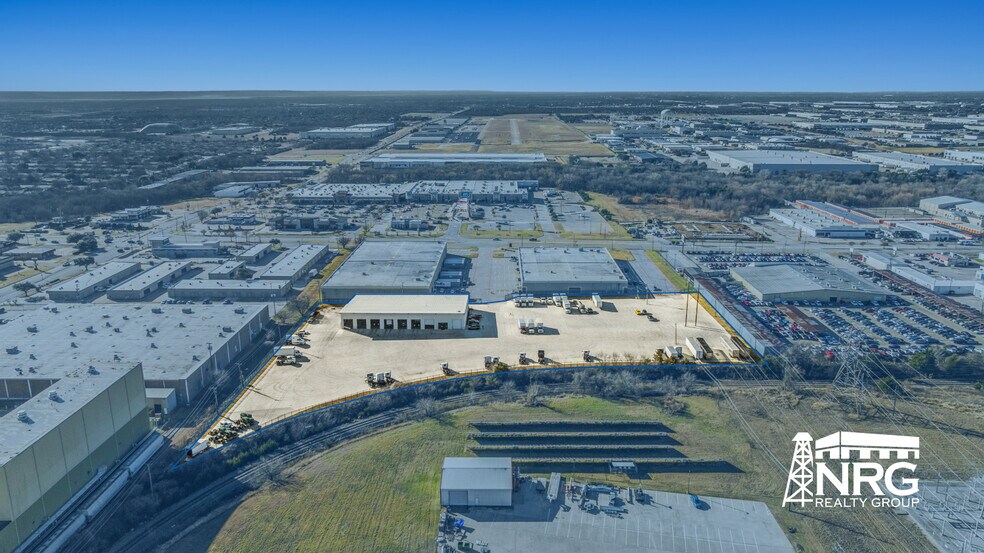 More Photos Of 2626 W Pioneer Pky, Grand Prairie Truck Terminal For Lease