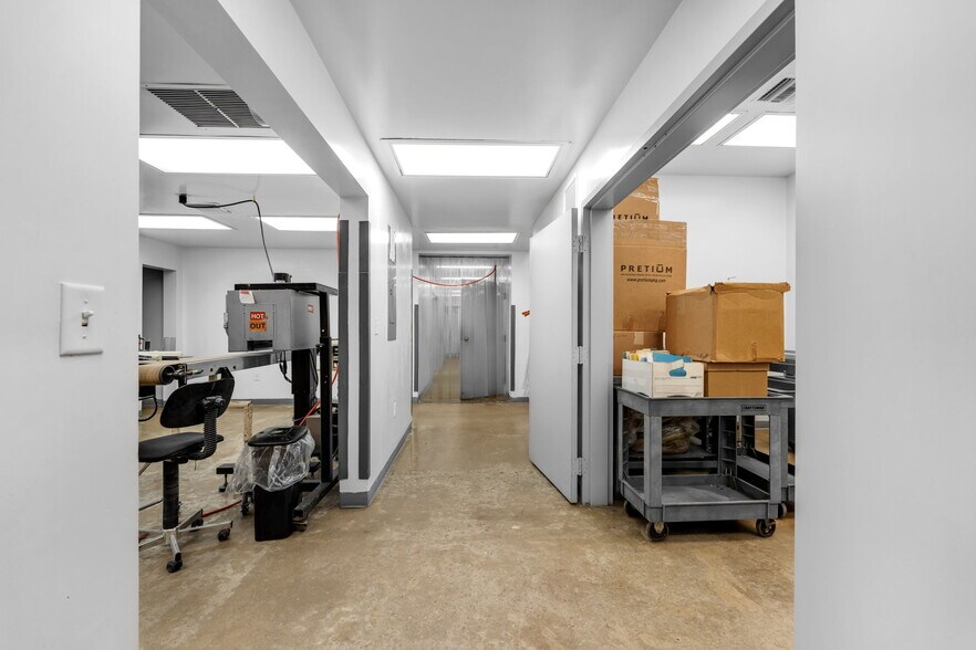 More Photos Of 7155-7159 NW 77th Ter, Miami Warehouse For Sale