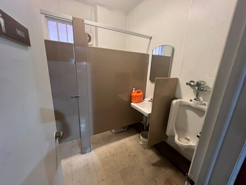 More Photos Of 551 Hyde Park Ave, Hillside Flex For Sale