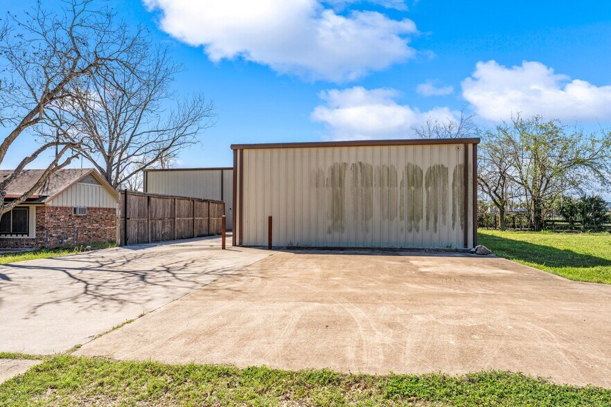 More Photos Of 15811 Manning Dr, Cypress Industrial For Lease