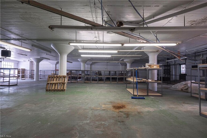 More Photos Of 1439 Sunset Blvd, Steubenville Light Manufacturing For Sale