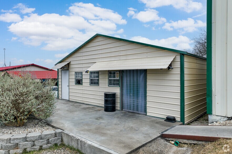 More Photos Of 6212 FM 933, Blum Warehouse For Sale