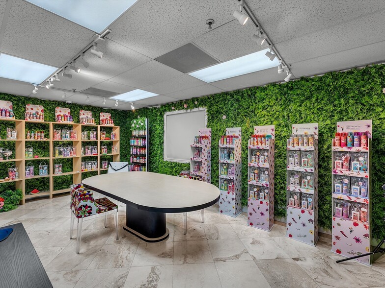 More Photos Of 8299 NW 30th Ter, Doral Warehouse For Lease