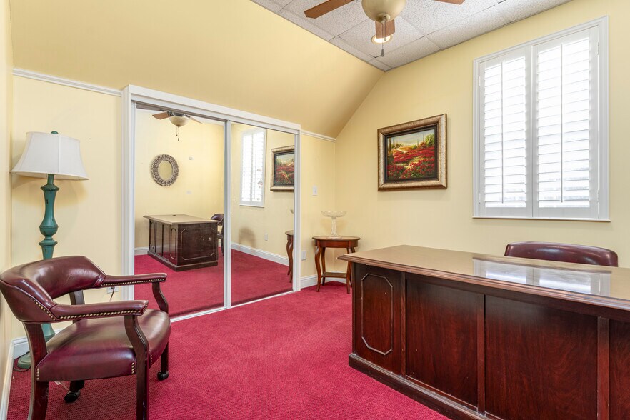 More Photos Of 2308 Michigan Ct, Arlington Office For Sale