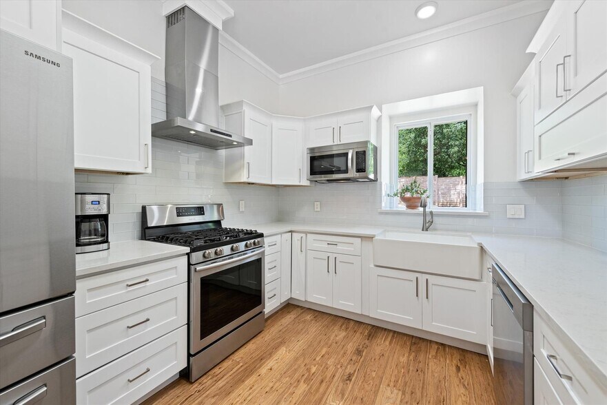 More Photos Of 1000 County Road 904, Joshua Golf Course Driving Range For Sale