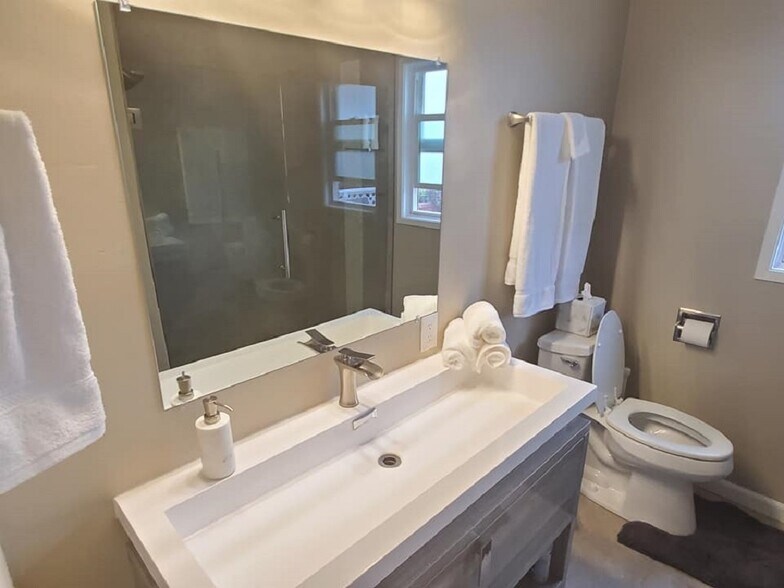 More Photos Of 1558 Ebers St, San Diego Apartments For Sale