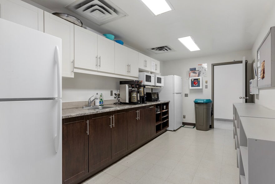 More Photos Of 1011 Polytek St, Ottawa Flex For Sale