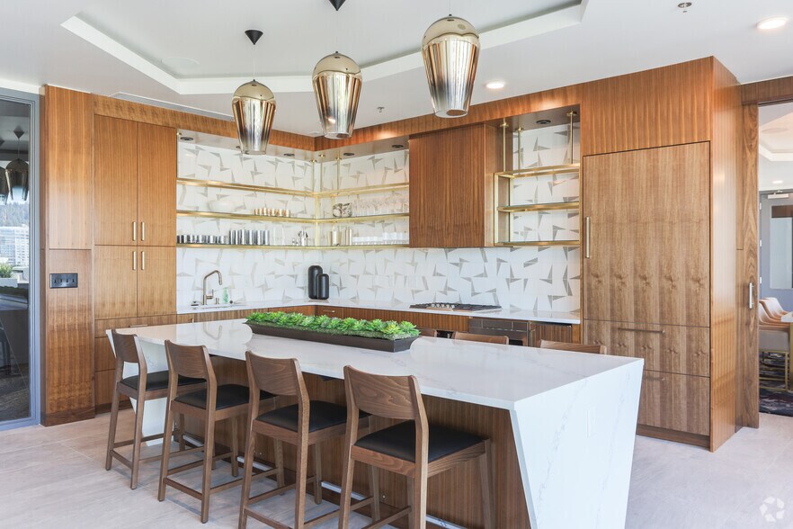 More Photos Of 255 NW 10th Ave, Portland Apartments For Lease