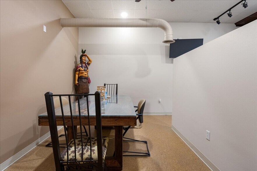 More Photos Of 110 N Cascade St, Kennewick Flex For Sale