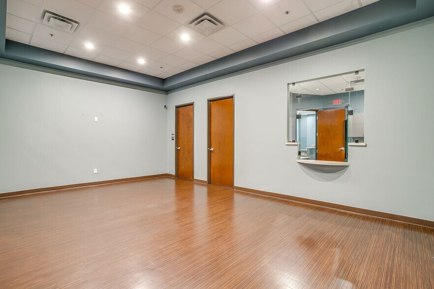 More Photos Of 221 Regency Pky, Mansfield Medical For Lease