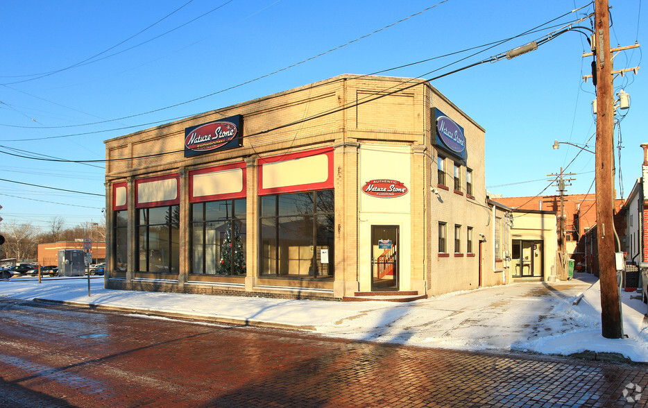 Primary Photo Of 15 N Park St, Bedford Storefront For Lease