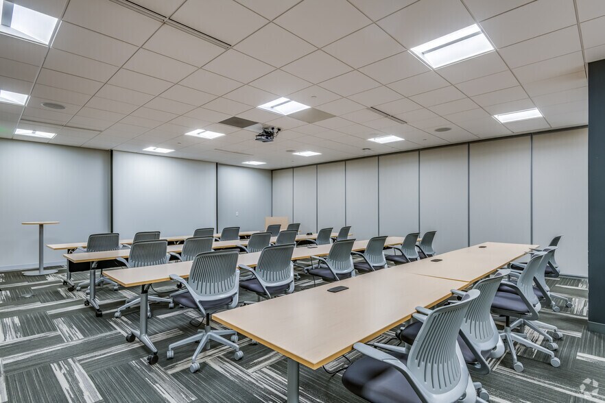 More Photos Of 1425 Discovery Pky, Wauwatosa Office For Sale