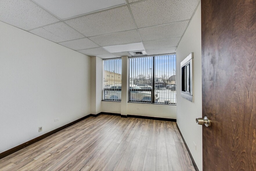 More Photos Of 5097 N Elston Ave, Chicago Medical For Lease