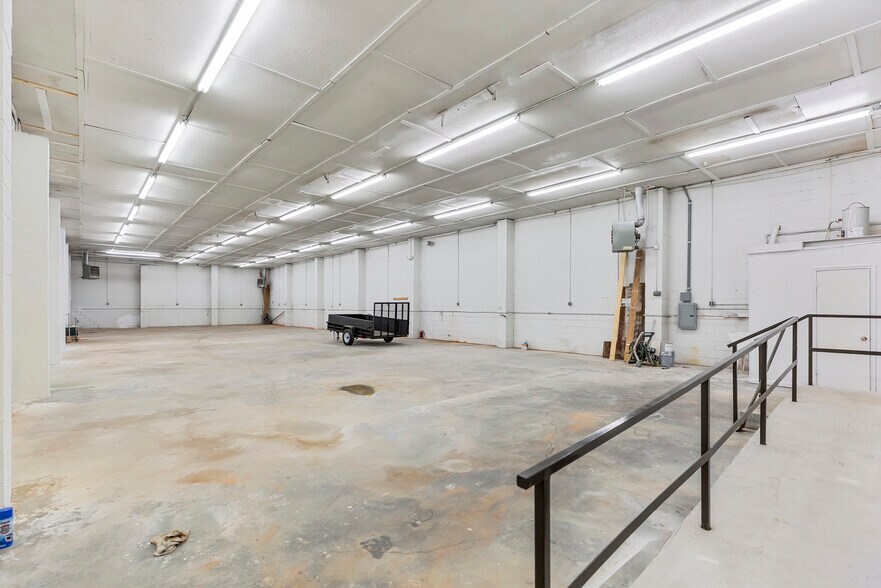 More Photos Of 516 Pearman Dairy Rd, Anderson Freestanding For Sale