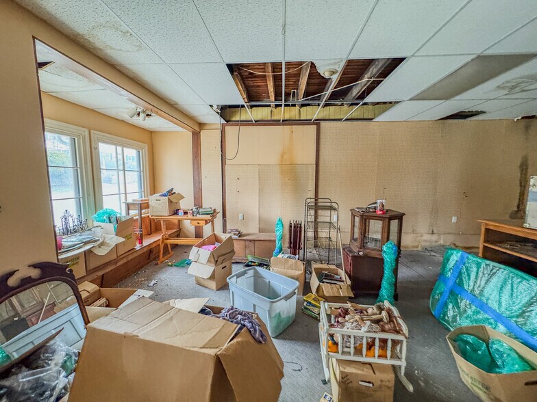 More Photos Of 37 N Greenwich St, Alloway Freestanding For Sale