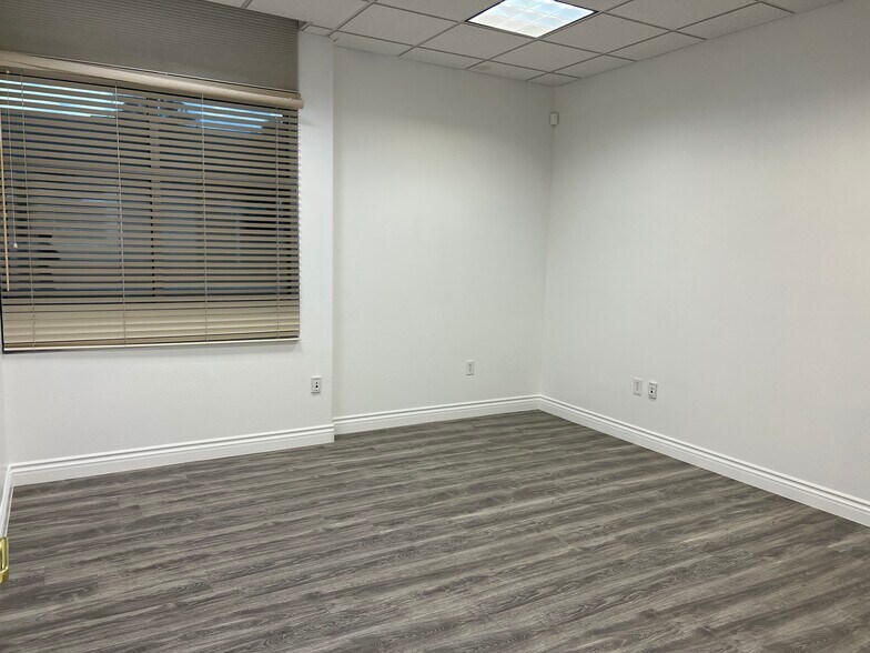 More Photos Of 375 N Stephanie St, Henderson Office For Sale
