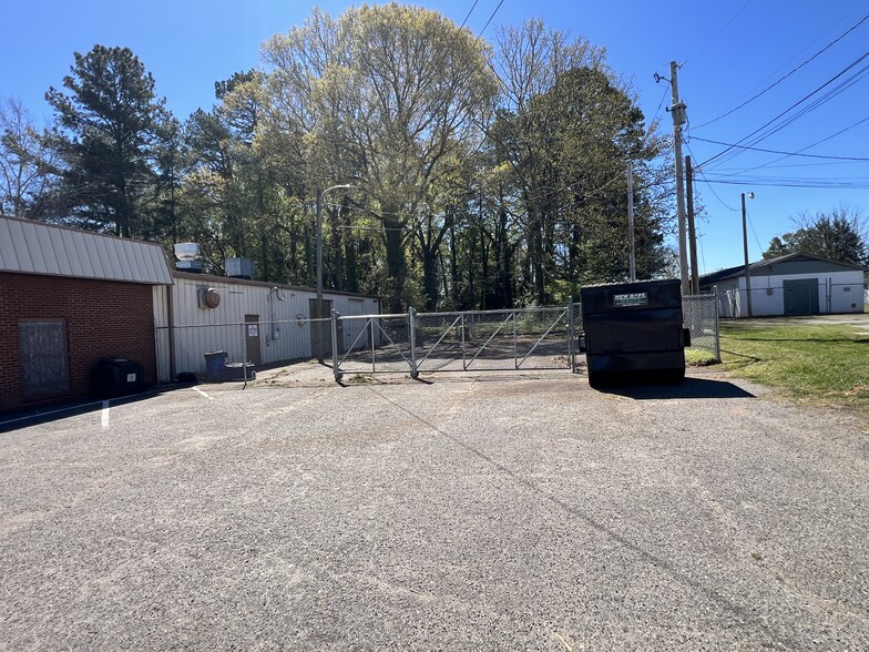 More Photos Of 612 Slater St, Kings Mountain Flex For Lease