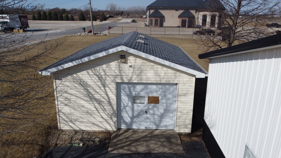 More Photos Of 9 Enterprise Dr, La Salle Distribution For Lease