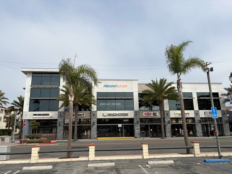 More Photos Of 401 Main St, Huntington Beach Storefront Retail Office For Lease