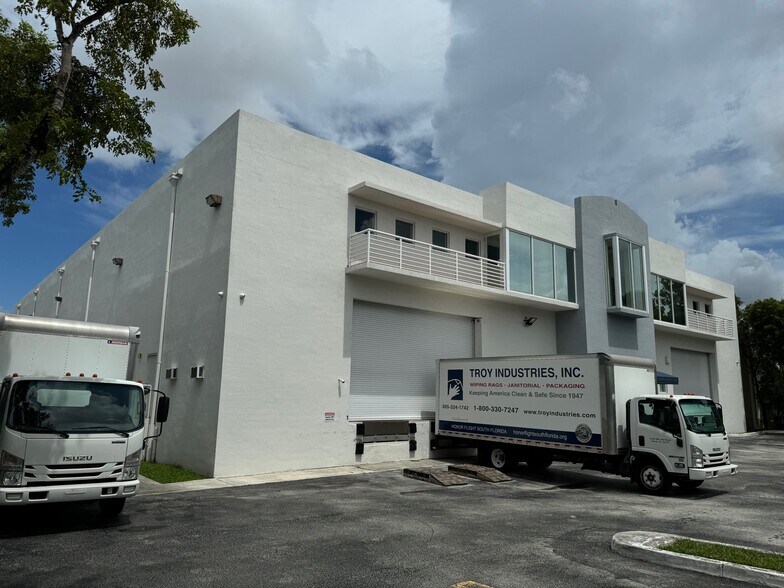 More Photos Of 2100 Nw 102nd Pl, Doral Warehouse For Lease