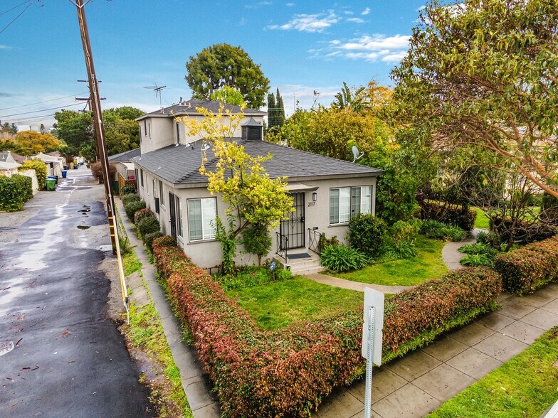 More Photos Of 2117 Stewart St, Santa Monica Apartments For Sale