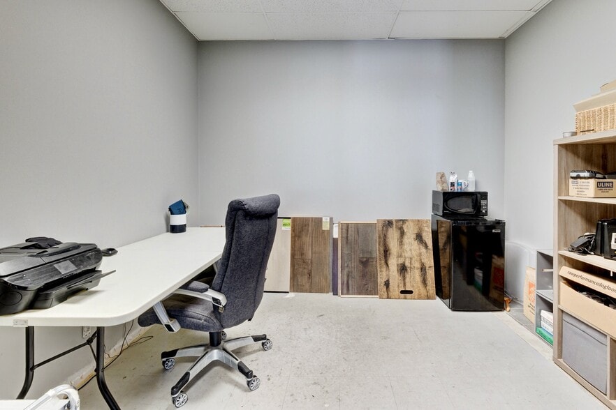 More Photos Of 3145 Dundas St W, Mississauga Storefront Retail Office For Lease