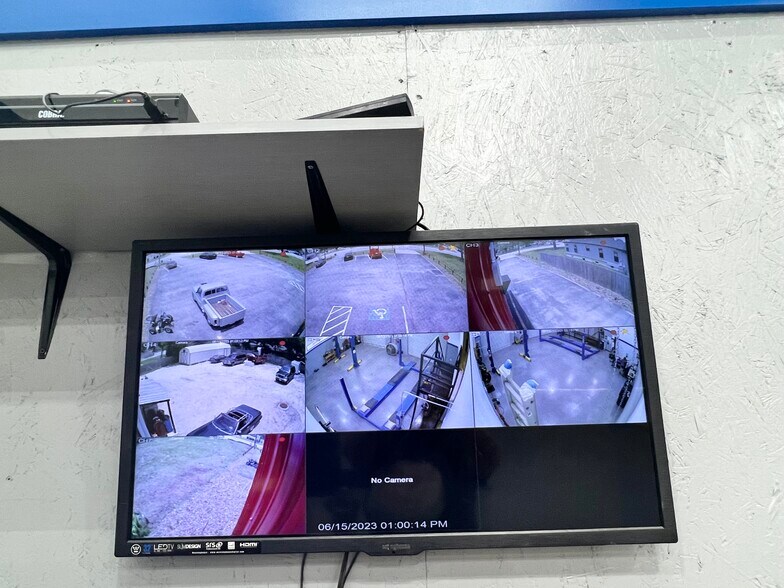 More Photos Of 1308 N Frazier St, Conroe Service For Sale