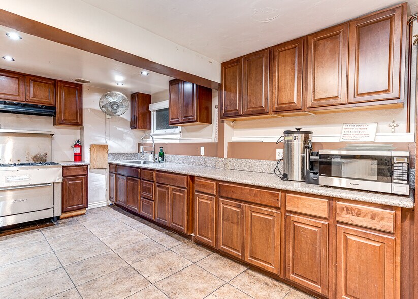 More Photos Of 600 S Towne Ave, Pomona Religious Facility For Sale