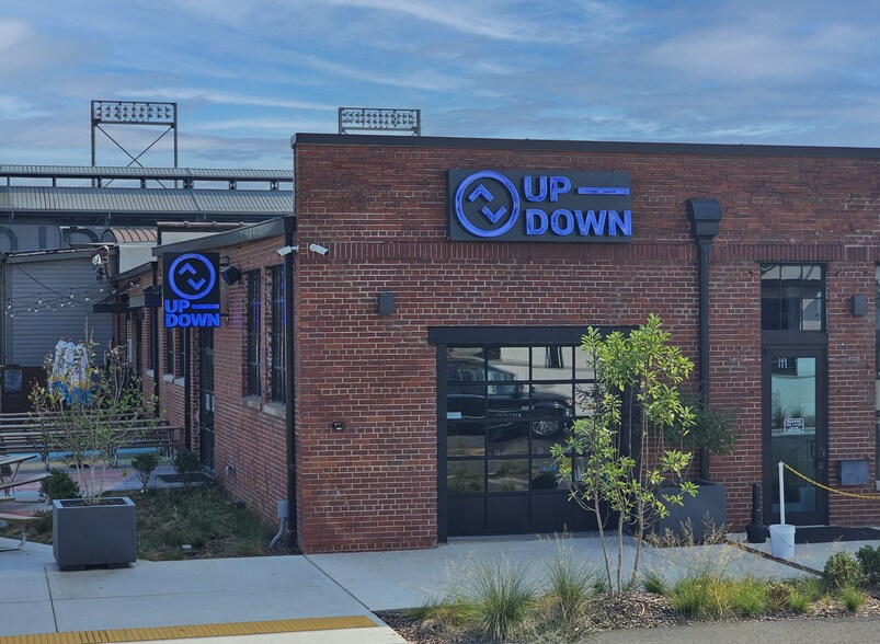 More Photos Of 1200 2nd Ave S, Birmingham Showroom For Lease