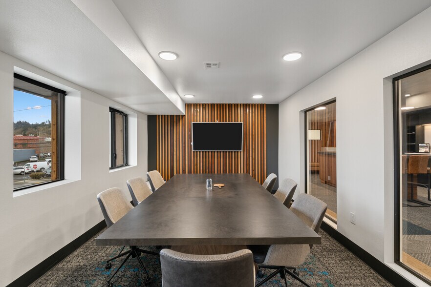 More Photos Of 222 NE Everett St, Camas Storefront Retail Office For Lease