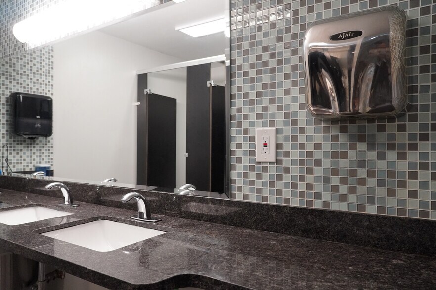 More Photos Of 1250 E Hallandale Beach Blvd, Hallandale Beach Office For Lease