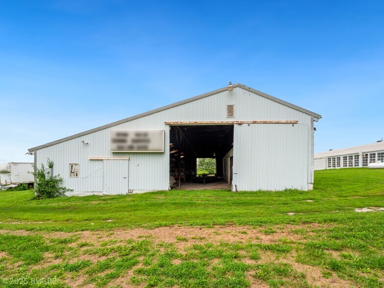 More Photos Of 1247 Illinois Dr, Knoxville Sports And Entertainment For Sale