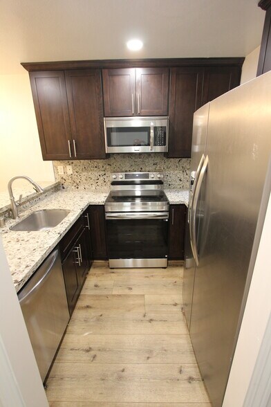 More Photos Of 1327 Montego, Walnut Creek Apartments For Sale